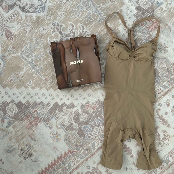 NIB SKIMS Mid Thigh Sculpting Bodysuit Clay size L - Picture 1 of 4
